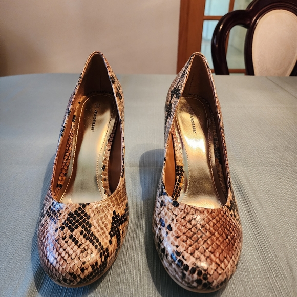 Avenue Brown Heels with Exotic Snakeskin Pattern - Picture 1 of 9